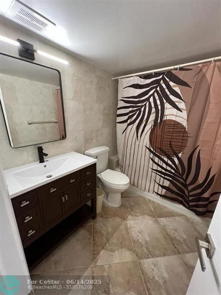 Building Photo - 351 NE 19th Pl