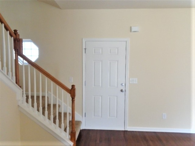 Building Photo - 102 Villa Way