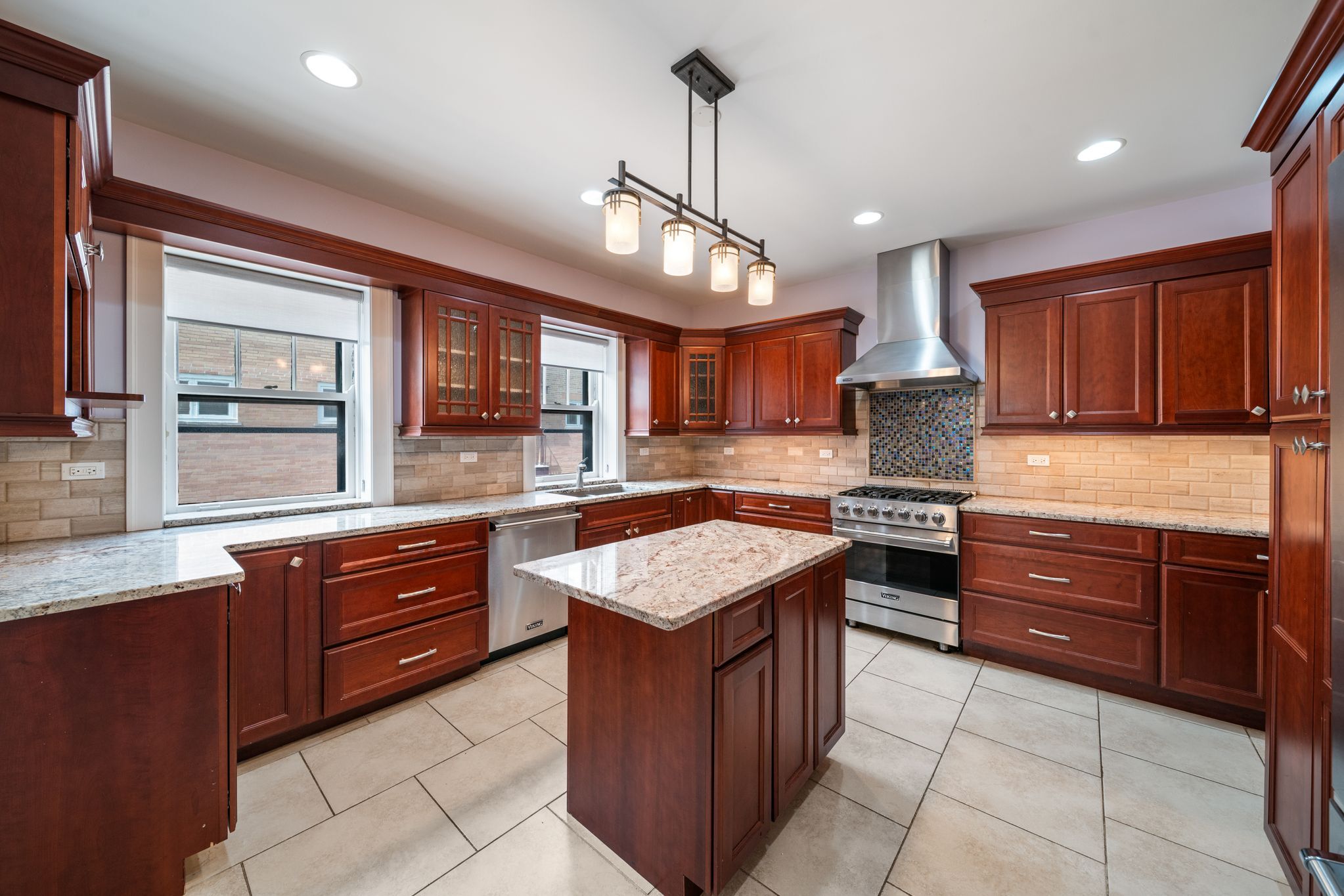 Building Photo - 721 Foster St