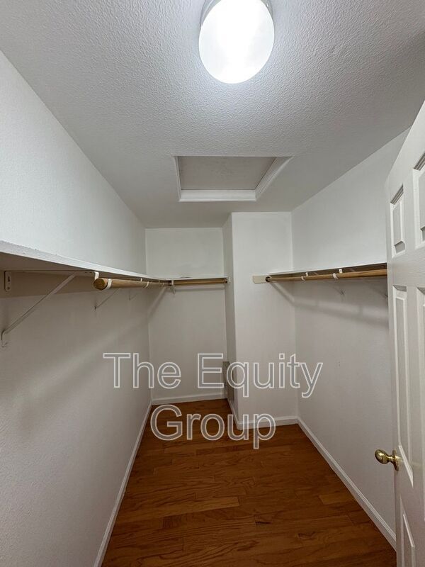 Building Photo - 703 W Russell Ave