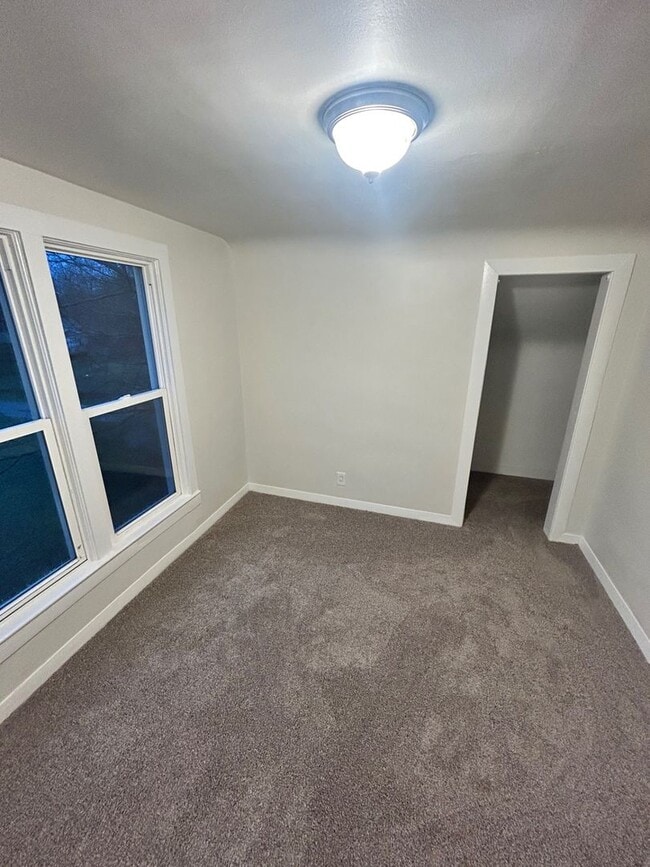 Building Photo - 270 W Pine St NE