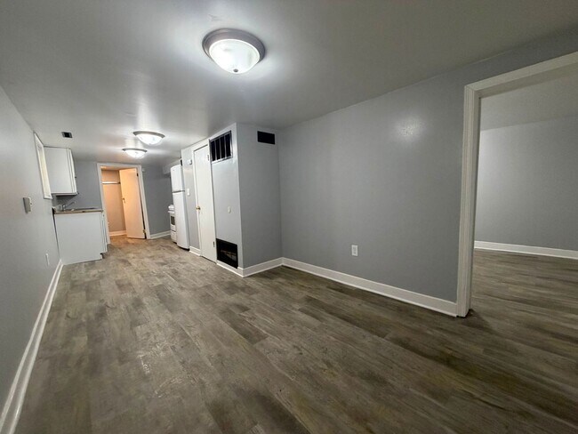 Building Photo - 4828 Melville Ave