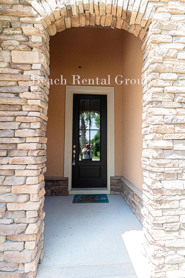 Building Photo - 2402 Via Palma Dr