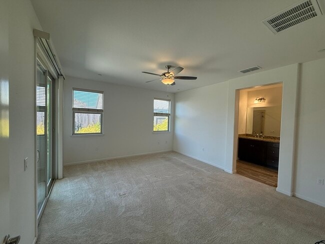 Building Photo - 7428 Bch Pne Wy