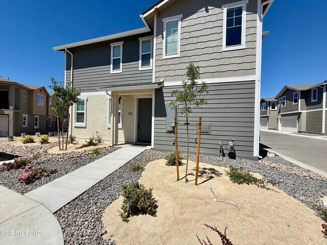 Building Photo - 452 Blackbird Ln