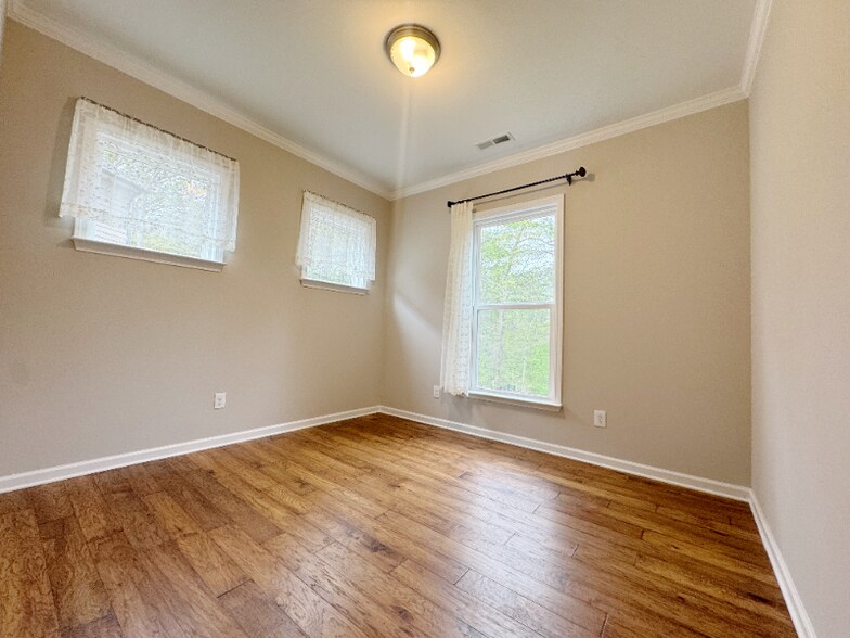 Building Photo - 2800 Lemnos Dr