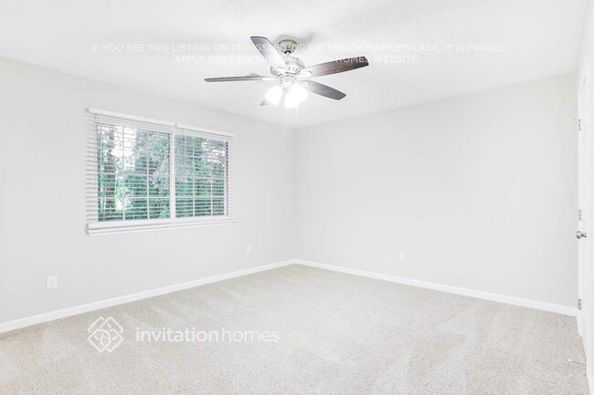 Building Photo - 3260 Redona Dr