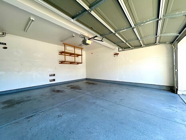 Building Photo - Beautiful 3 Bedroom Located in Roseville Strada Community!