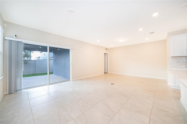 Building Photo - 2110 Charming Ave