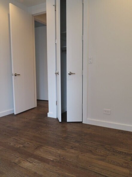 Building Photo - 684 Riverside Dr