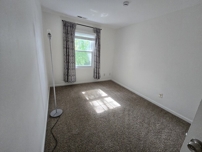 Building Photo - 166 Majestic Cir