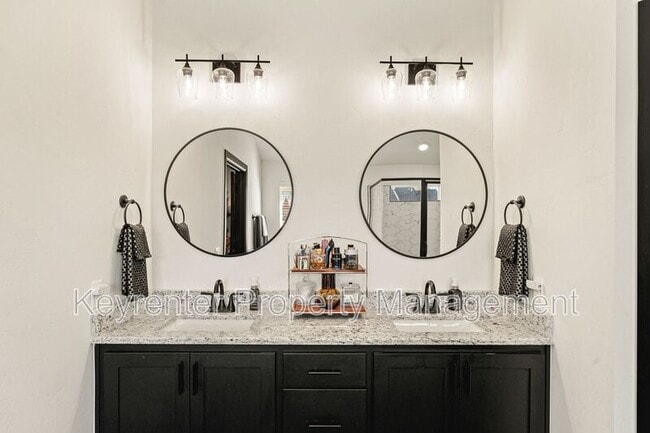 Building Photo - 2805 Crystal Creek Dr