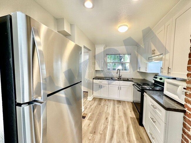 Building Photo - 3414 Pacific Ave