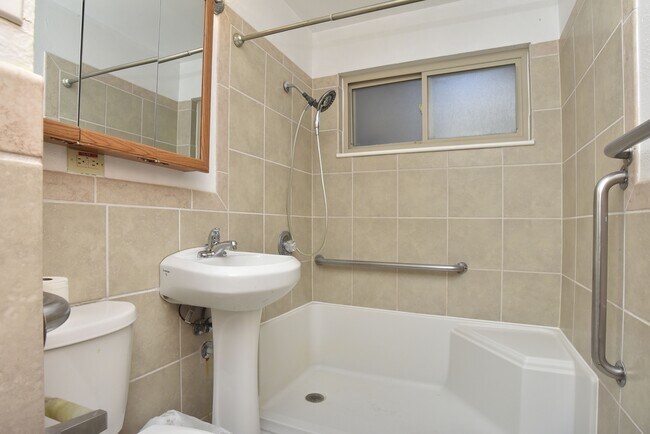 Building Photo - 5741 W Cedar Ave