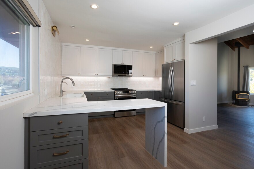 Building Photo - 2517 Navarra Dr