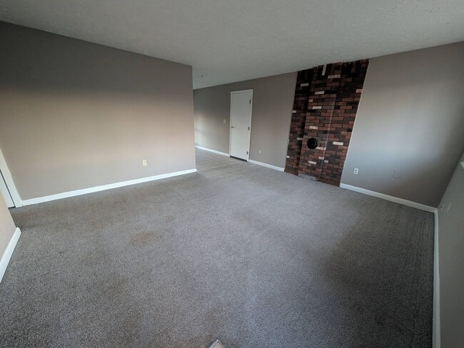 Building Photo - Cute 3 bedroom in New Lebanon