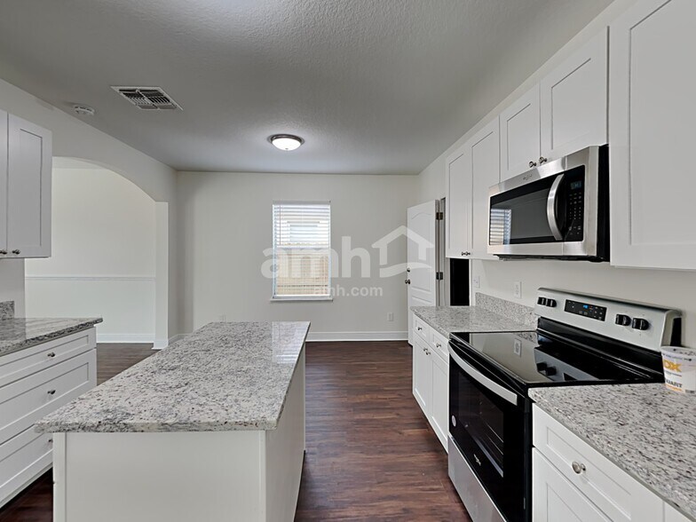 Building Photo - 4860 Windbourne Way