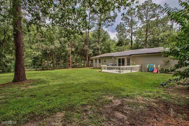 Building Photo - Beautiful 3/2 single family home