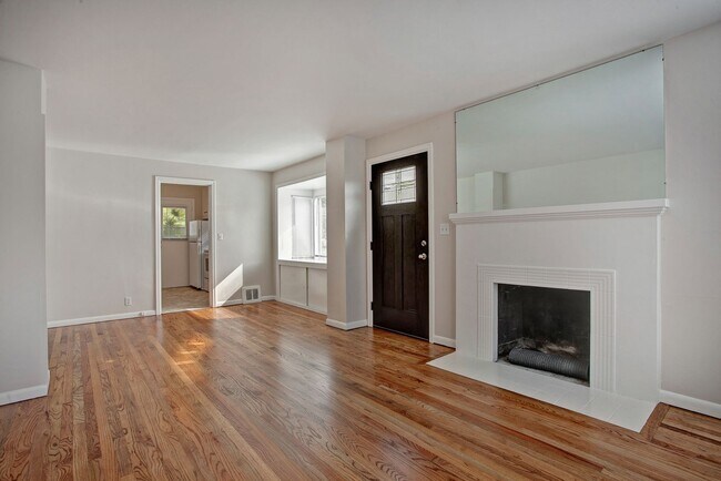 Building Photo - 4bd/1.75ba Seattle House