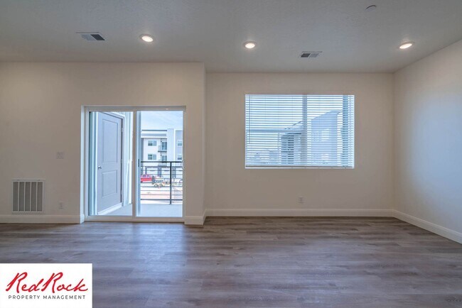 Building Photo - Spacious 3 Bedroom Unit in Desert Color With Pool & Lagoon Access