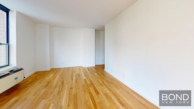 Building Photo - 247 W 87th St
