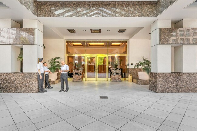 Building Photo - 10724 Wilshire Blvd