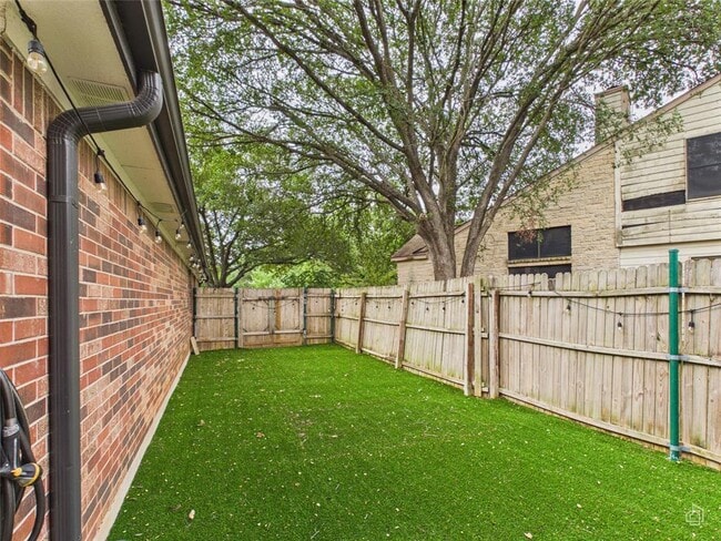 Building Photo - 7400 Crepe Myrtle Dr