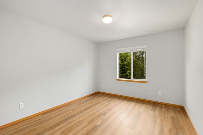 Building Photo - 22618 7th Pl W