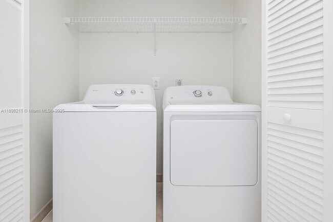 Building Photo - 14478 SW 139th Ave Cir W