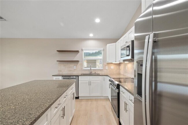 Building Photo - 519 SW 19th Ave