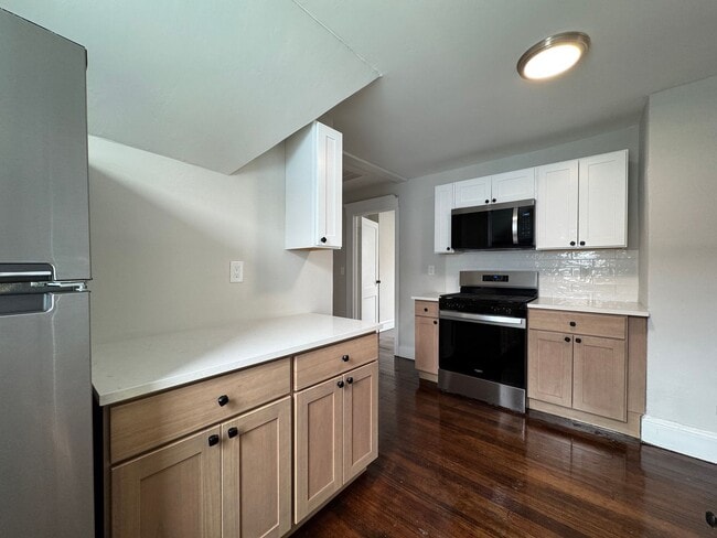 Building Photo - 47-49 Mead St