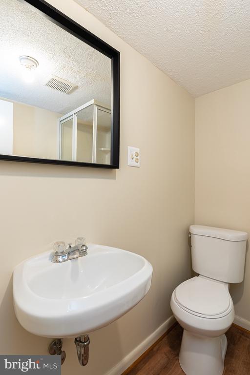 Building Photo - 7 Valleyfield Ct