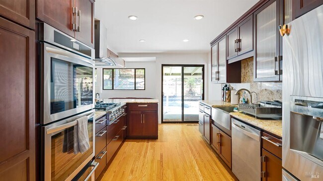 Building Photo - 6131 Batesole Dr