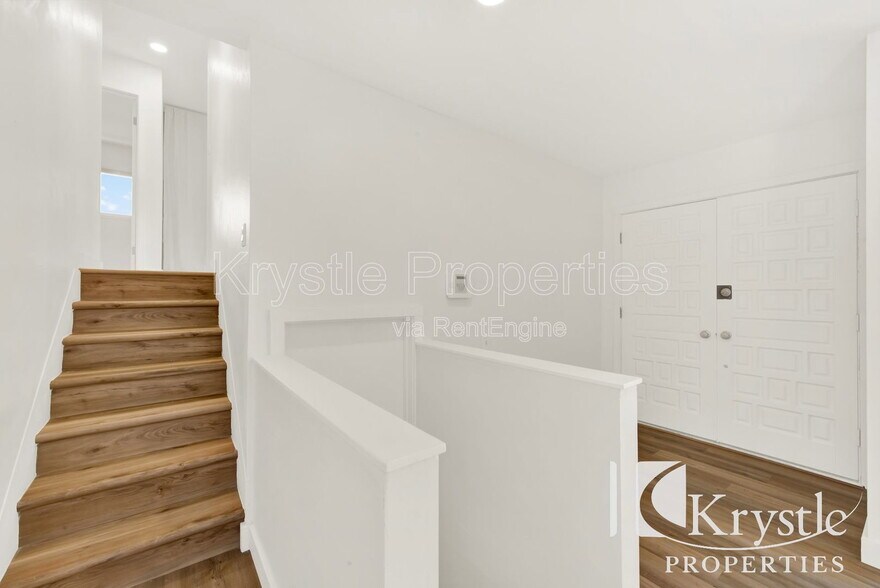 Building Photo - 319 Aragon St