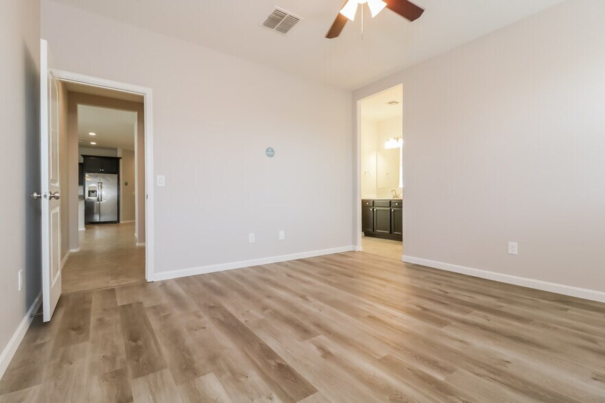 Building Photo - 25569 W Desert Dr