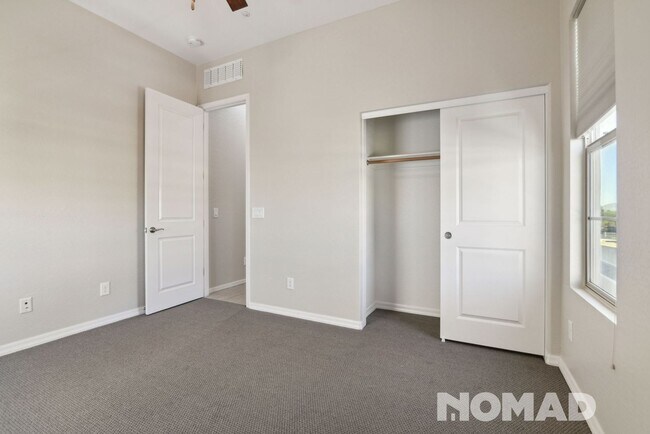 Building Photo - Stunning 3BR Townhouse in North Scottsdale