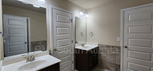 Building Photo - 525 Twelve Oaks Dr