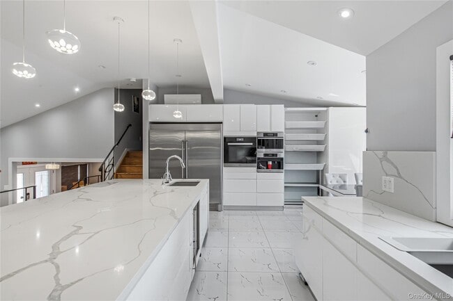 Building Photo - 31 Sutton Hill Ln