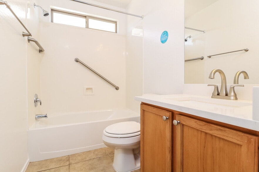 Building Photo - 15108 N El Frio Ct