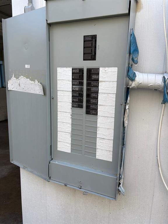 Building Photo - 1836 Rivercrest St