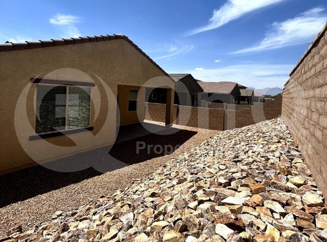 Building Photo - 7075 Vuelta Aguarachay
