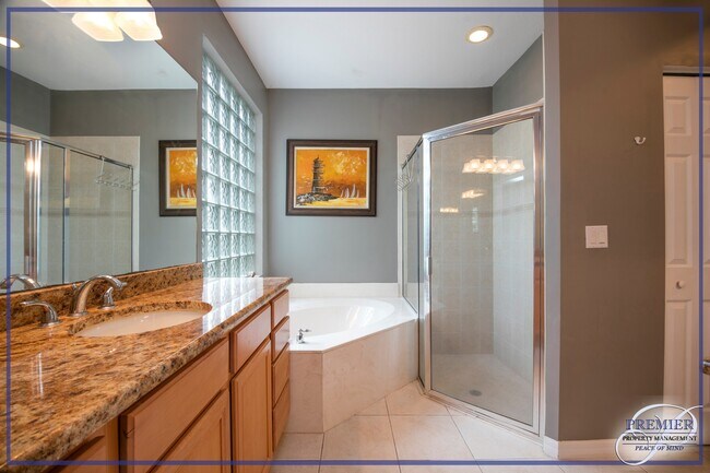 Building Photo - VALENCIA COUNTRY CLUB- ANNUAL UNFURNISHED ...