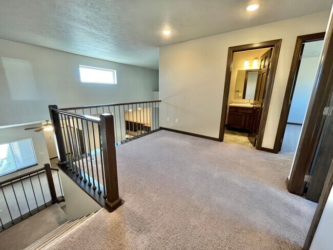 Building Photo - 3 Bed/2.5 Bath Townhome For Rent!