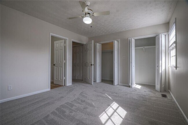 Building Photo - 587 Wedgewood Dr