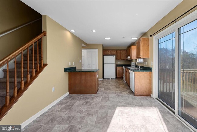 Building Photo - 400 Emily Ln