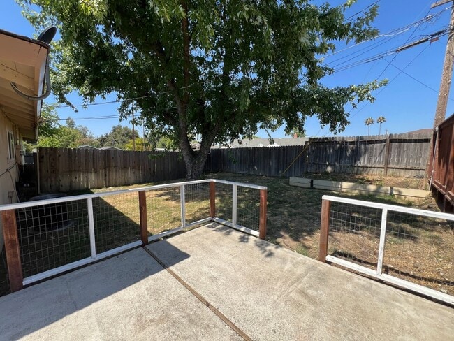 Building Photo - Recently Remodeled Home in Loomis