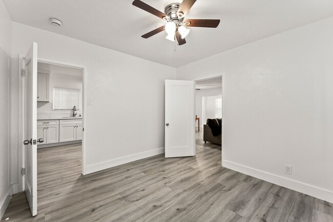 Building Photo - 1507 W 84th Pl