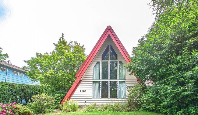 Building Photo - Charming A-Frame Retreat with Creekside Se...