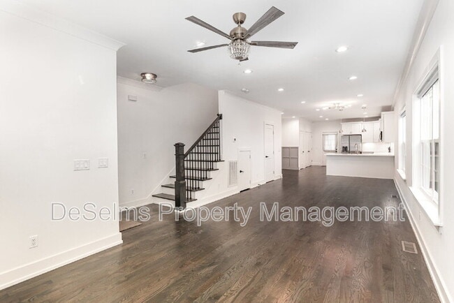 Building Photo - 4423A Providence Heights