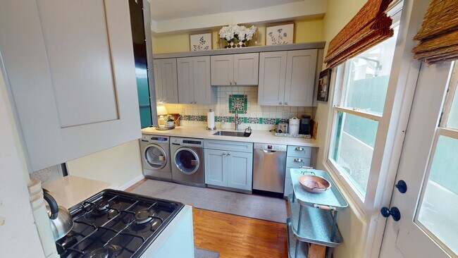 Building Photo - Fully Furnished Vacation Rental | Farmhouse Chic